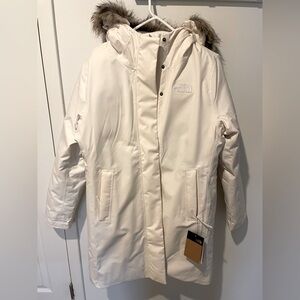 The North Face women’s Arctic Parka M in Gardenia White